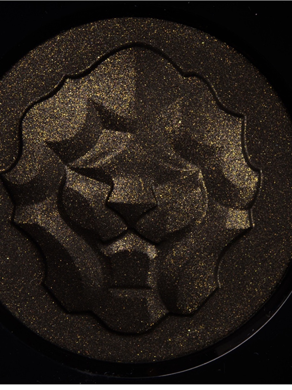 CHANEL Ombre PREMIÈRE Longwear Powder Eyeshadow in the shade Vert Lamé (906). - Picture 4 of 7